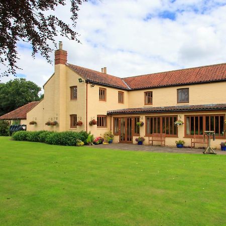 리팸 Wood Farm Kerdiston B&B 외부 사진